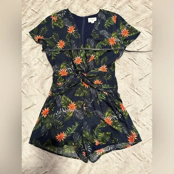 Everly Tropical Floral Romper - Picture 6 of 15